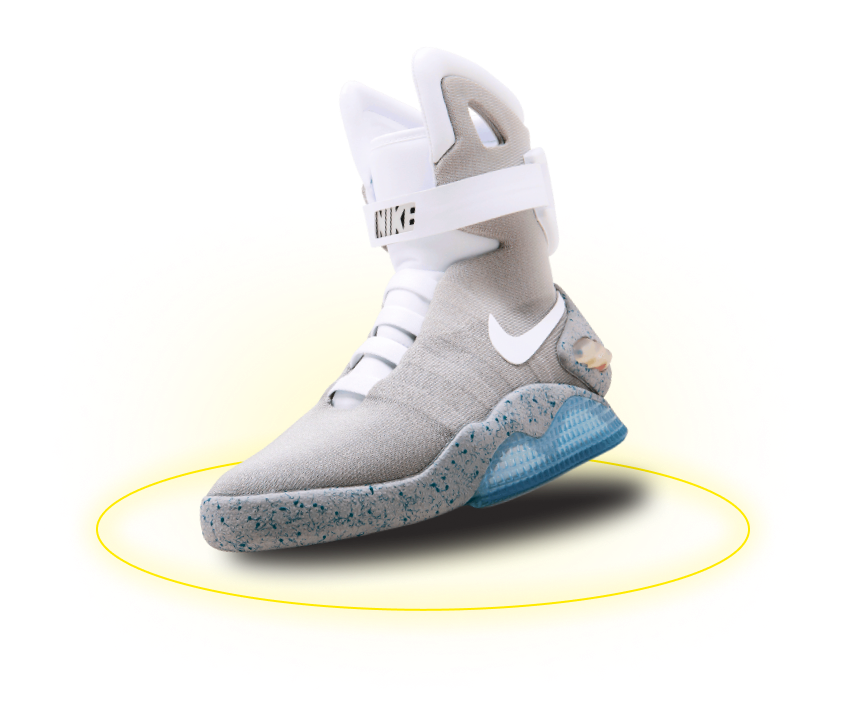 белый кроссовок nike air mag, с голубыми вставками на платформе и желтым кольцом под платформой