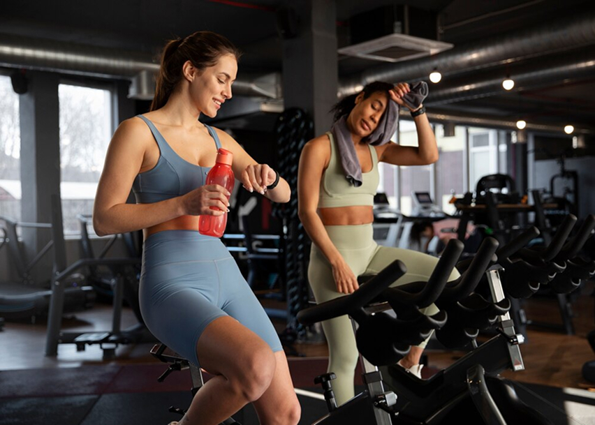 девушки занимаются на волотренажере
